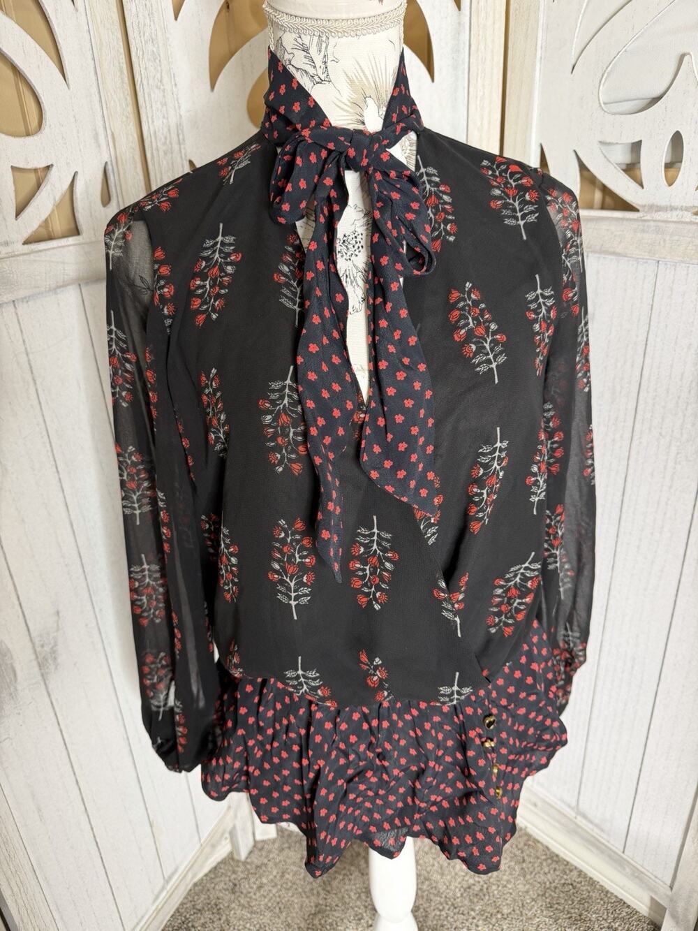 River Island Top Lightweight Floral Tie Neck Classic Long Sleeve Heart Button 12